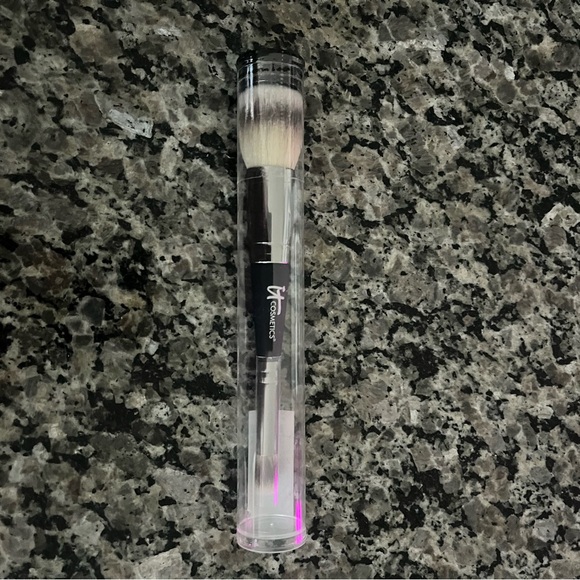 It cosmetics, heavenly luxe complexion brush #7 - Picture 2 of 2